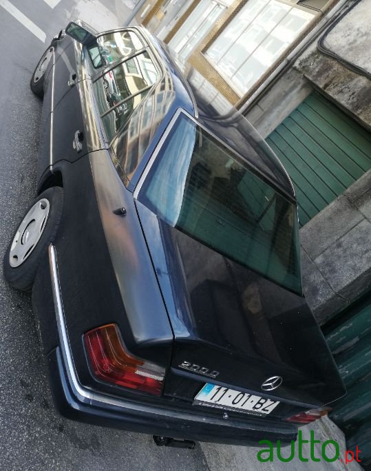 1993' Mercedes-Benz 200 Ver-D photo #1