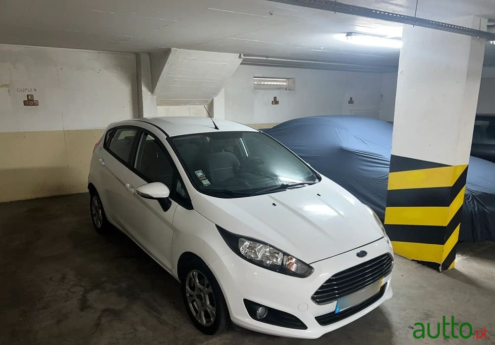 2013' Ford Fiesta photo #1