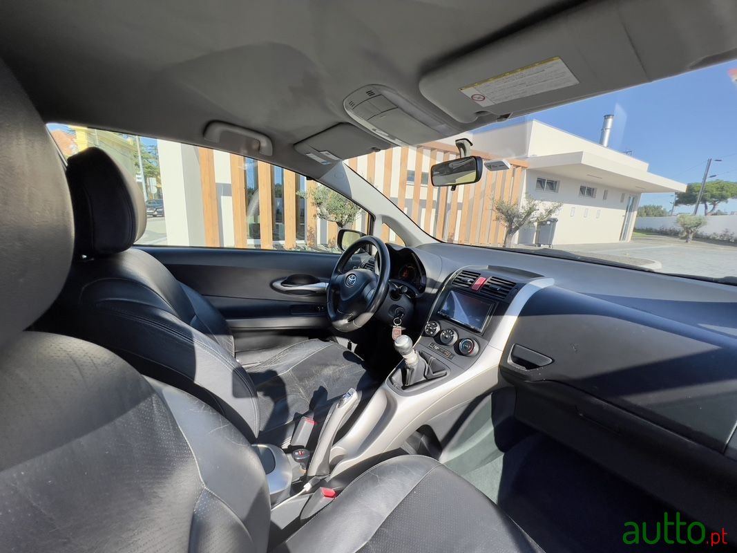 2009' Toyota Auris photo #6