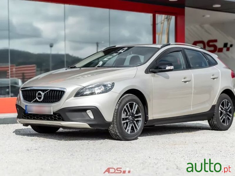 2017' Volvo V40 Cross Country 2.0 D2 photo #1