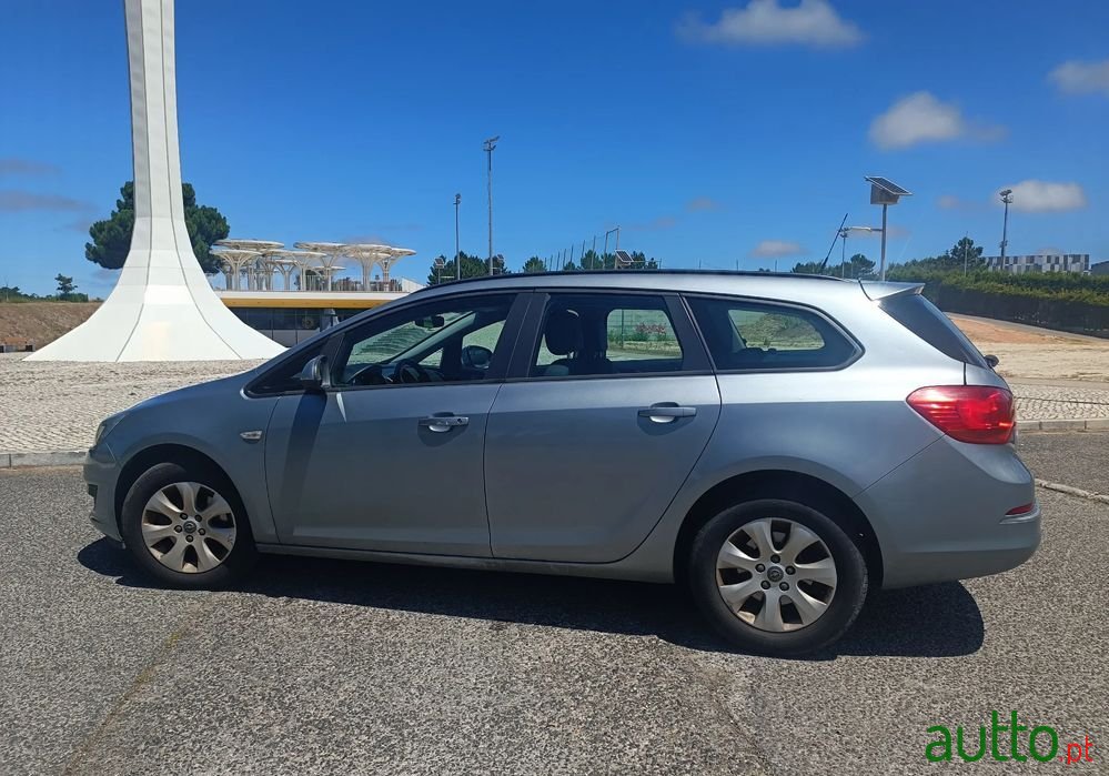 2014' Opel Astra Sports Tourer photo #2