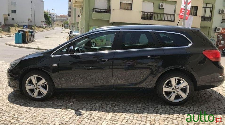 2014' Opel Astra Sports Tourer photo #3