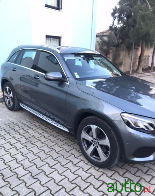 2017' Mercedes-Benz Glc-250 photo #3