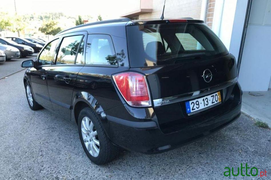 2005' Opel Astra Caravan photo #2