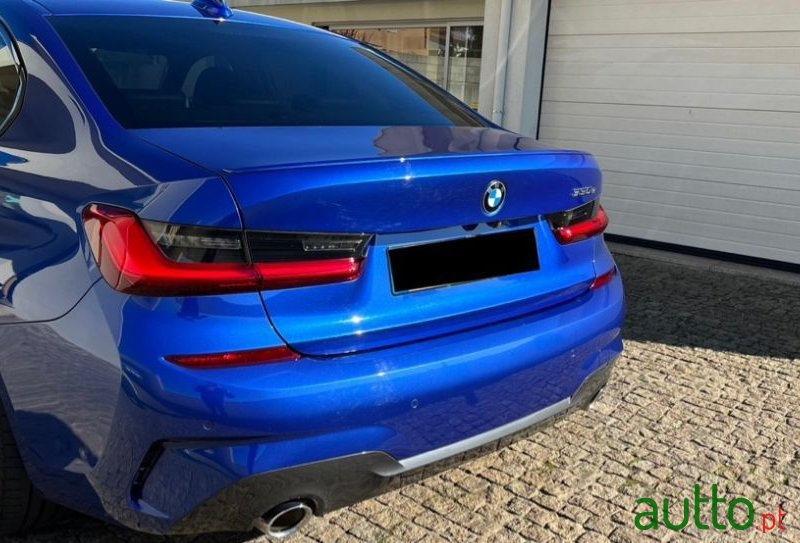 2019' BMW 330 photo #5