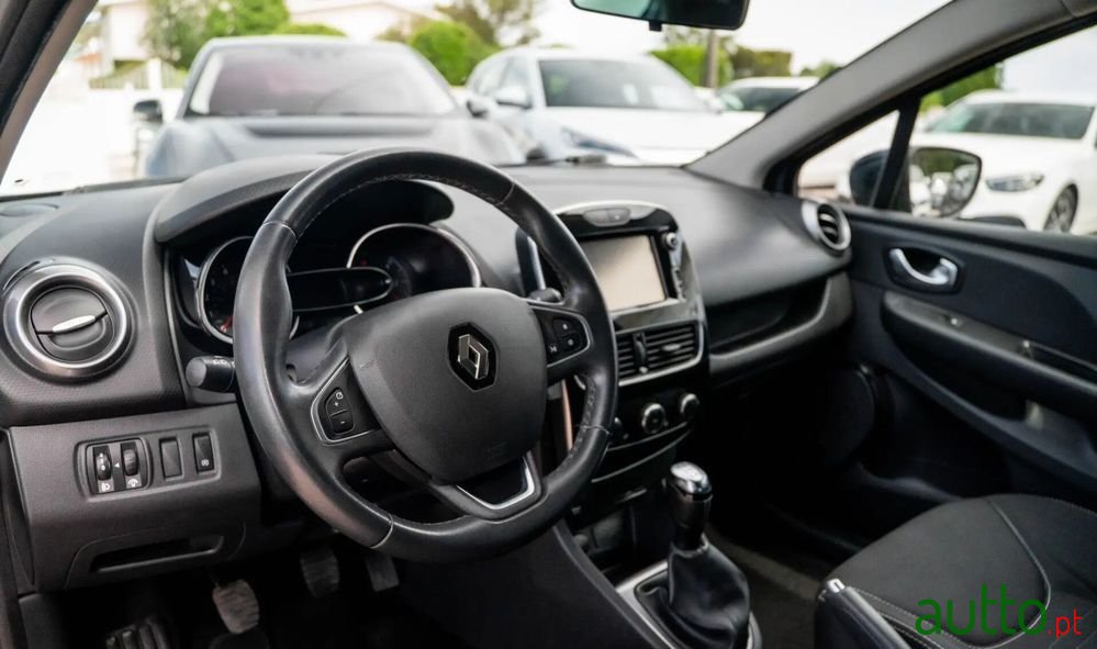 2017' Renault Clio photo #2