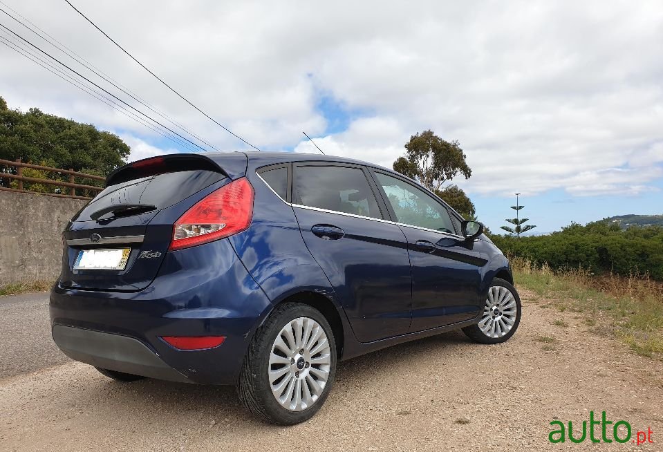 2010' Ford Fiesta photo #5