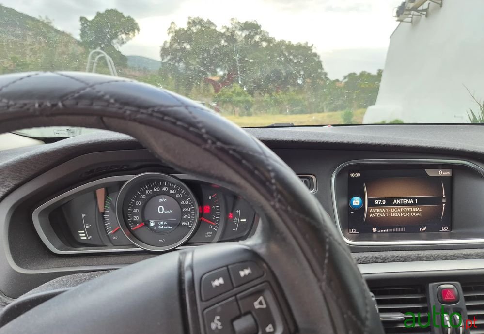 2017' Volvo V40 photo #6