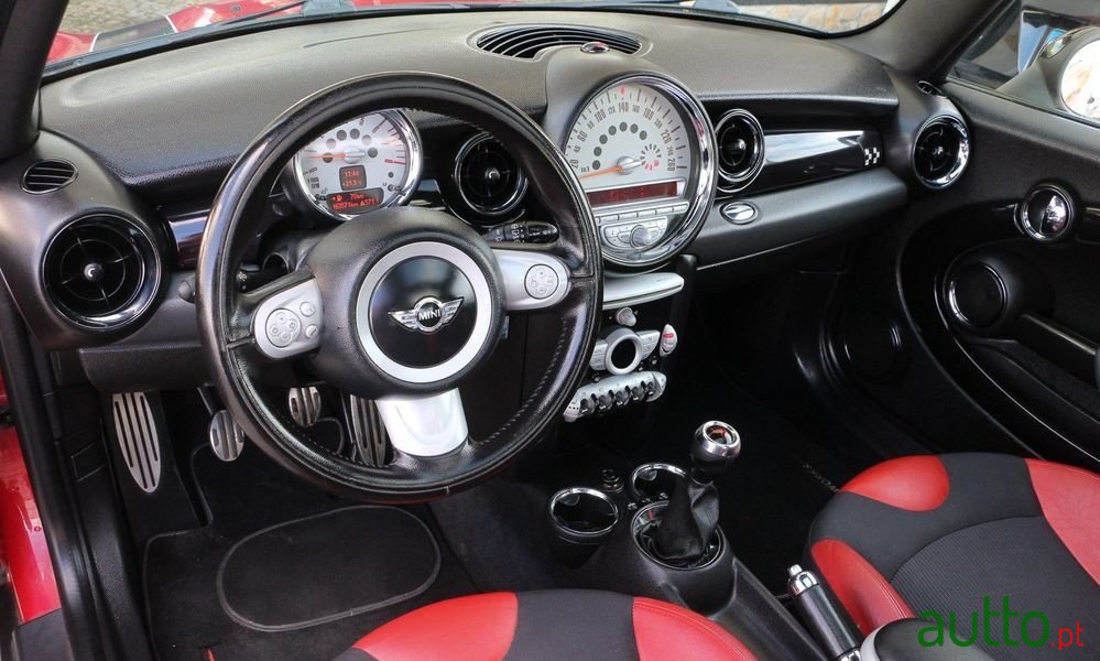 2009' MINI John Cooper Works photo #2