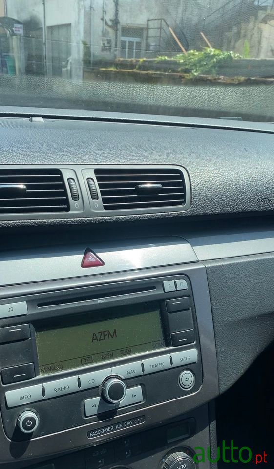 2009' Volkswagen Passat Variant photo #5