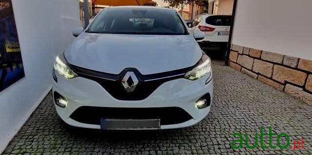 2021' Renault Clio photo #2