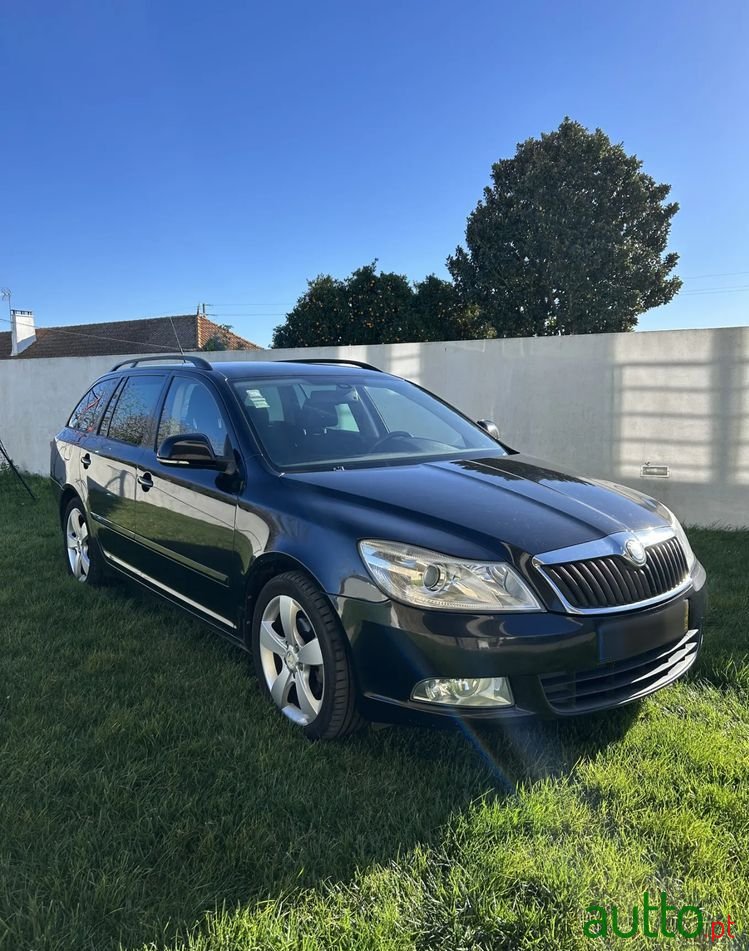 2010' Skoda Octavia Break photo #3