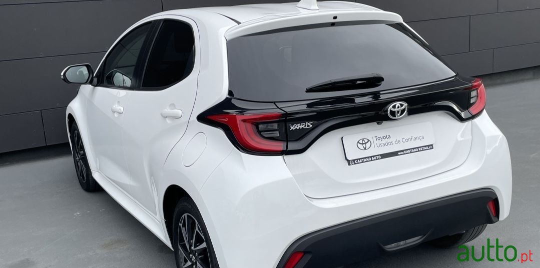 2021' Toyota Yaris photo #2