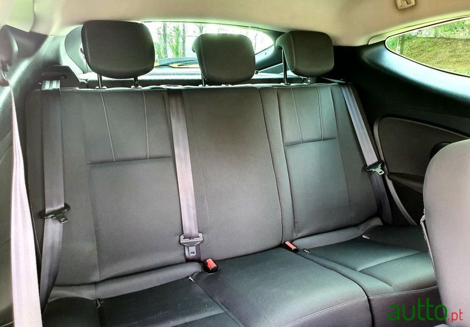 2011' Renault Megane Coupe photo #1