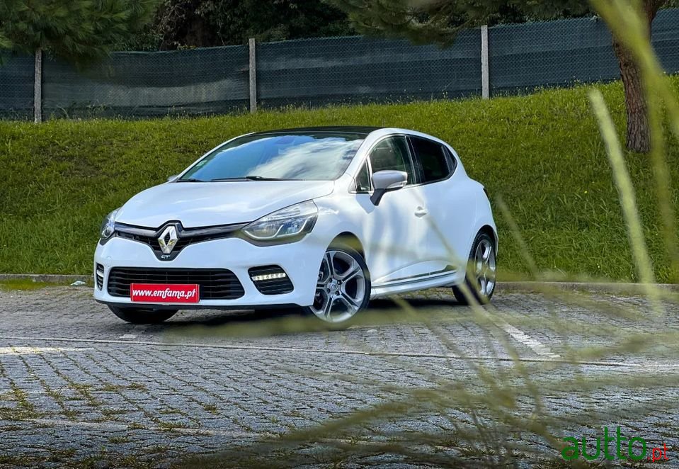 2014' Renault Clio photo #6
