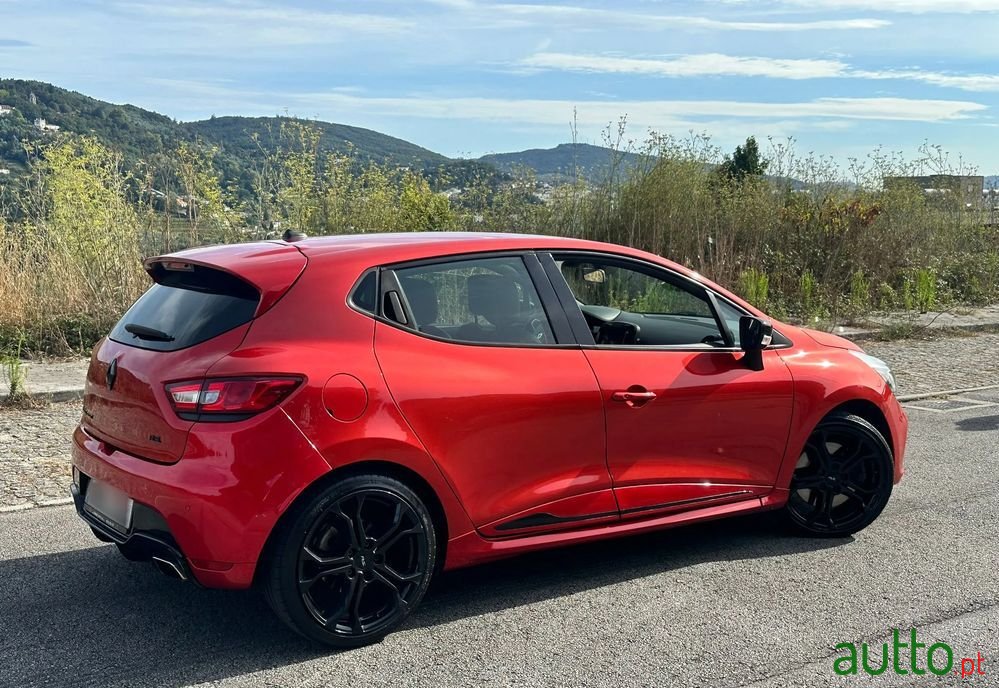2013' Renault Clio Sport photo #4