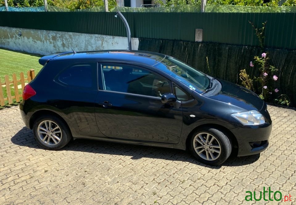 2009' Toyota Auris photo #6