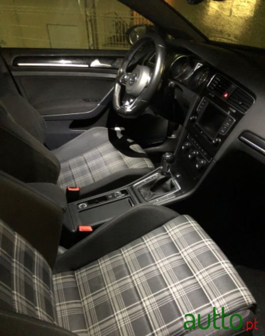 2016' Volkswagen Golf photo #4