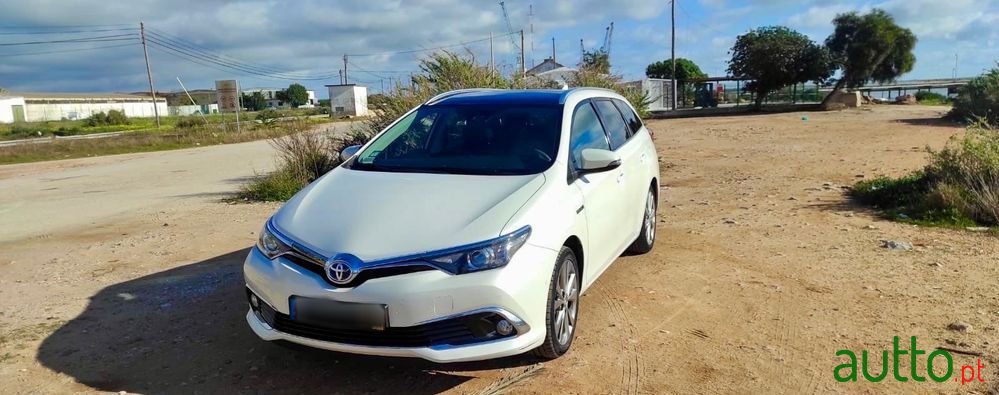 2018' Toyota Auris Touring Sports photo #3