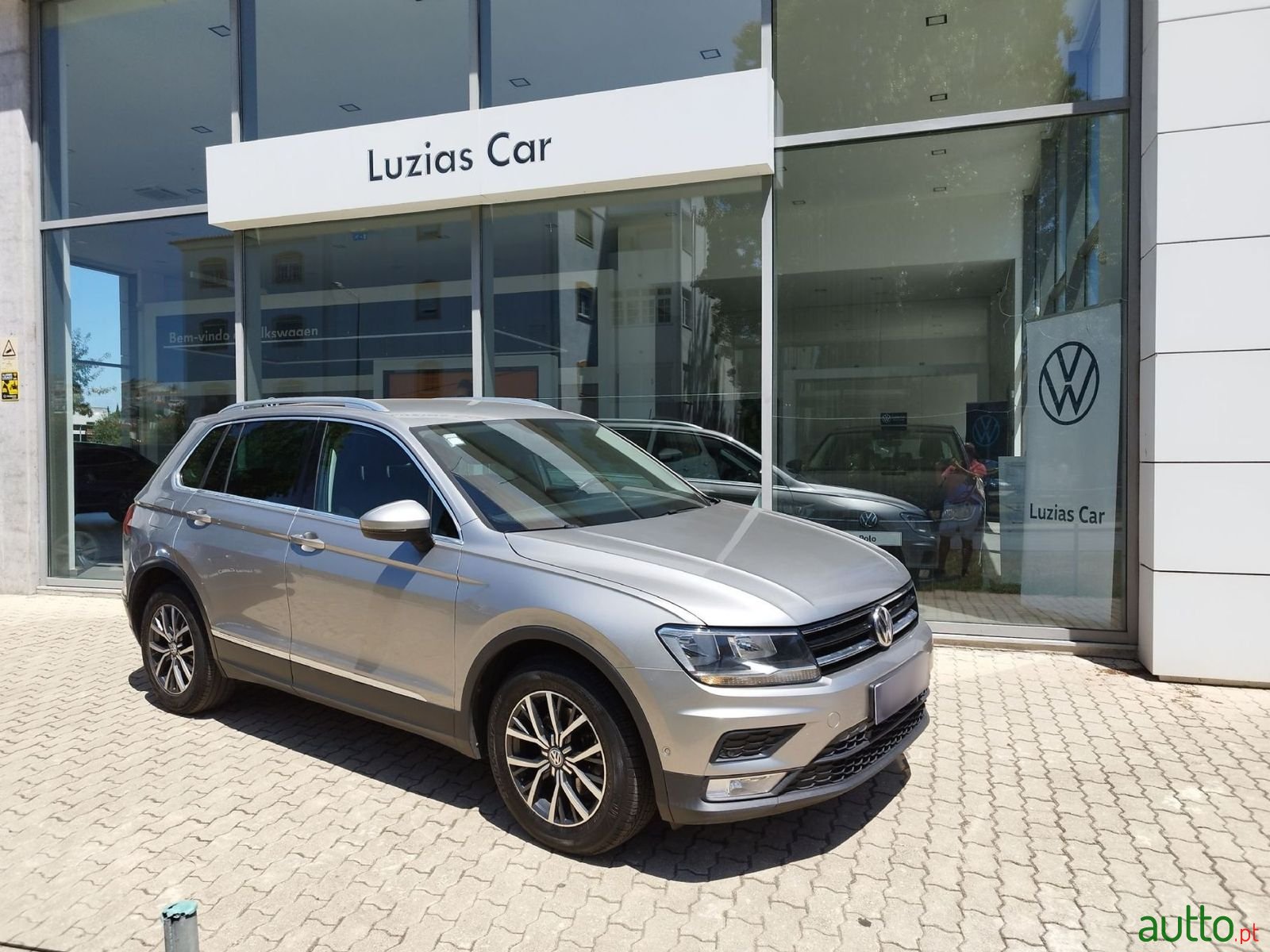 2016' Volkswagen Tiguan photo #1