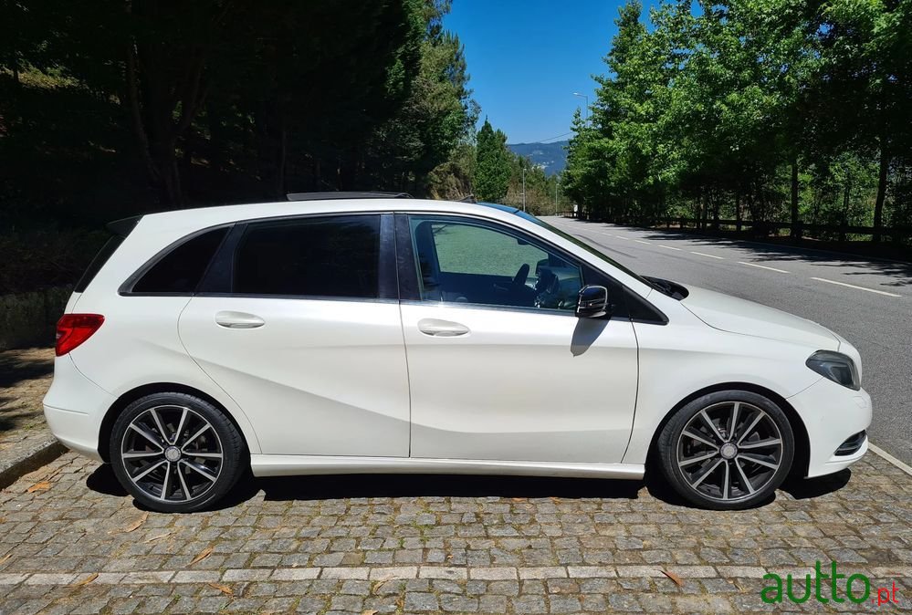2013' Mercedes-Benz B 200 photo #6