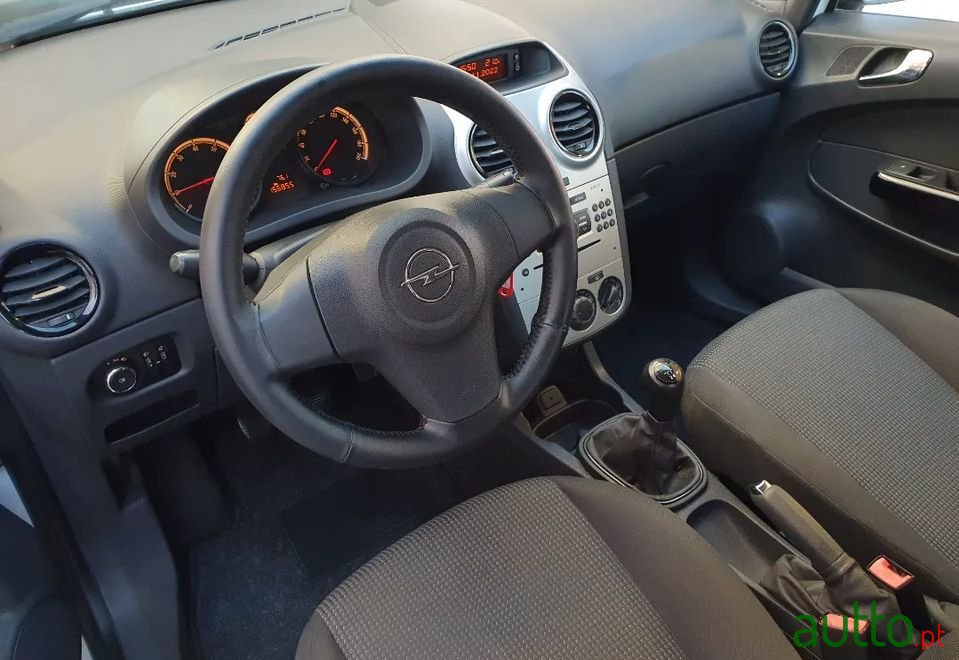 2014' Opel Corsa photo #2