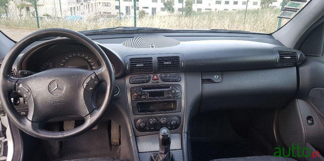 2002' Mercedes-Benz C-220 Avantgard photo #2