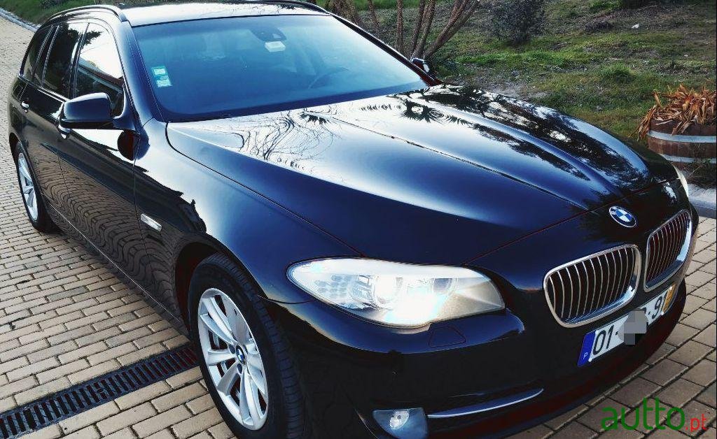 2011' BMW 520 F11 Efficient Dynamics photo #3