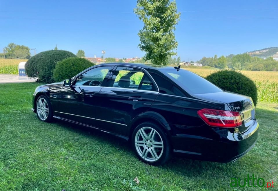 2009' Mercedes-Benz E-250 photo #5