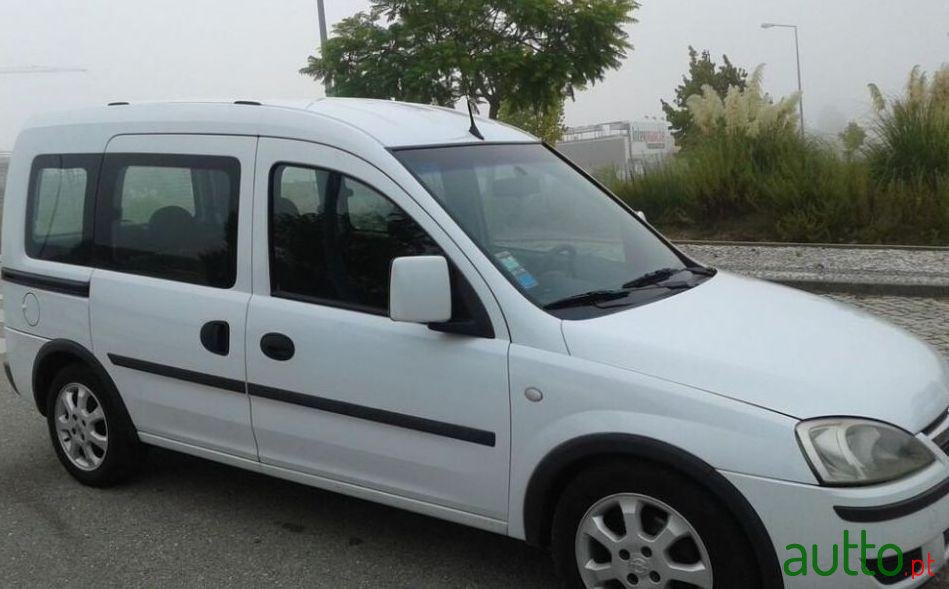 2009' Opel Combo Tour 1.3 Cdti photo #2