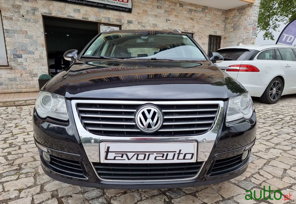 2008' Volkswagen Passat Variant photo #3