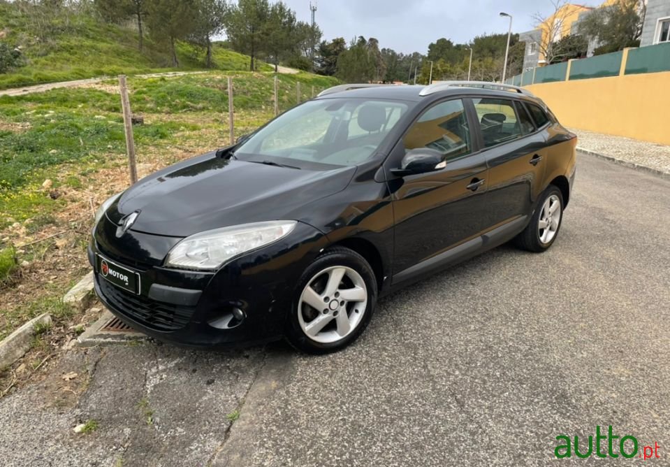 2011' Renault Megane Sport Tourer photo #1