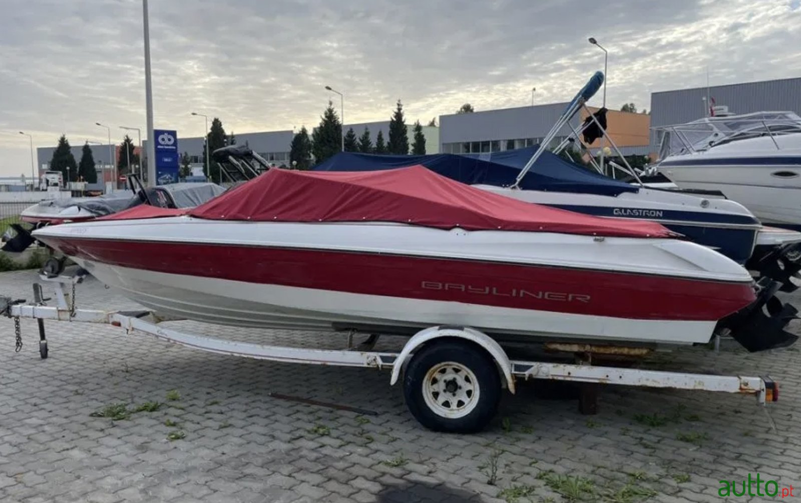 1999' Bayliner Capri 2050 photo #1