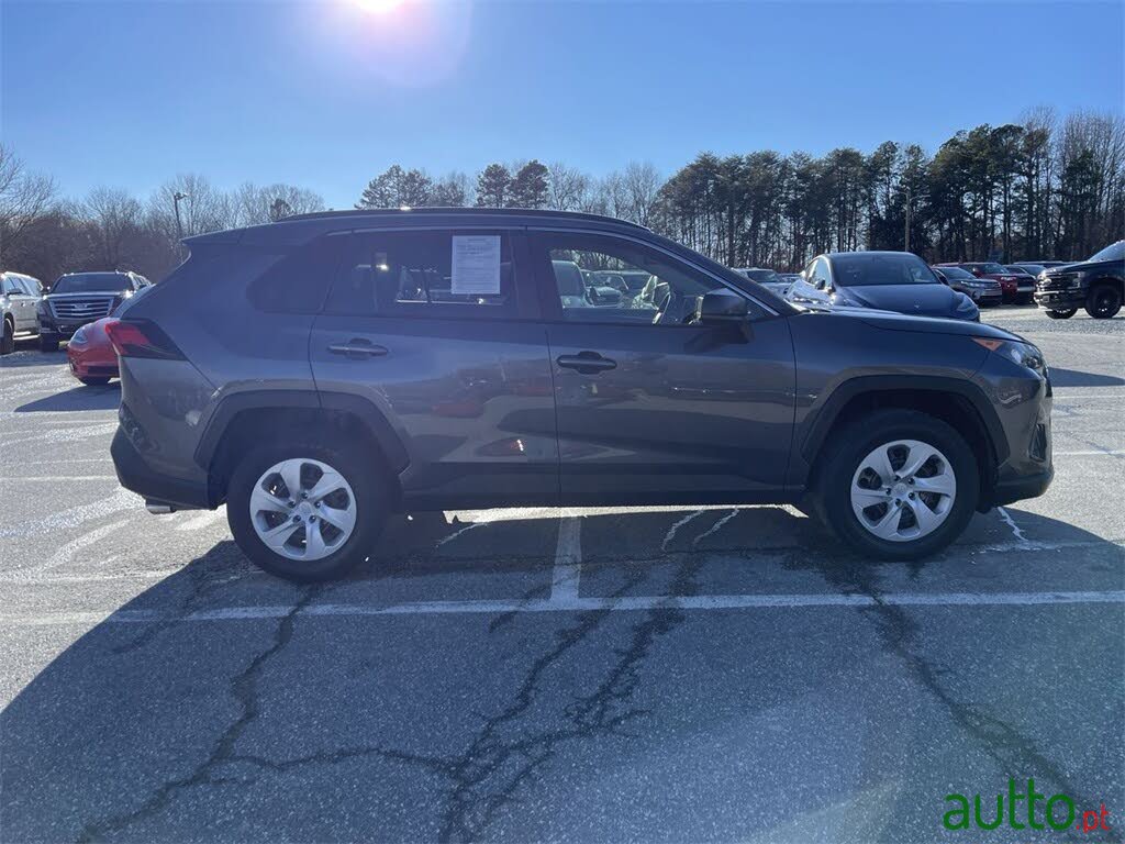 2019' Toyota RAV4 LE FWD photo #5