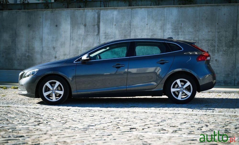 2014' Volvo V40 photo #3