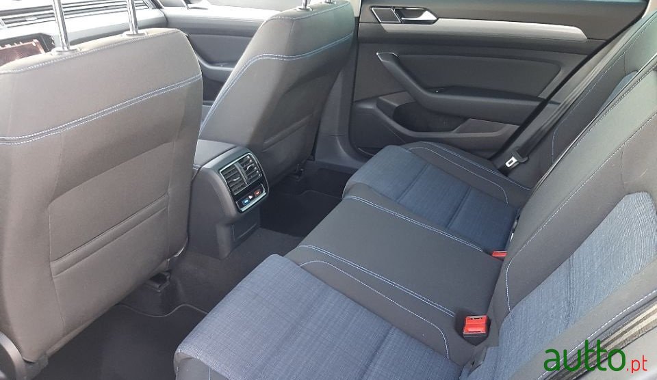 2020' Volkswagen Passat Variant photo #5