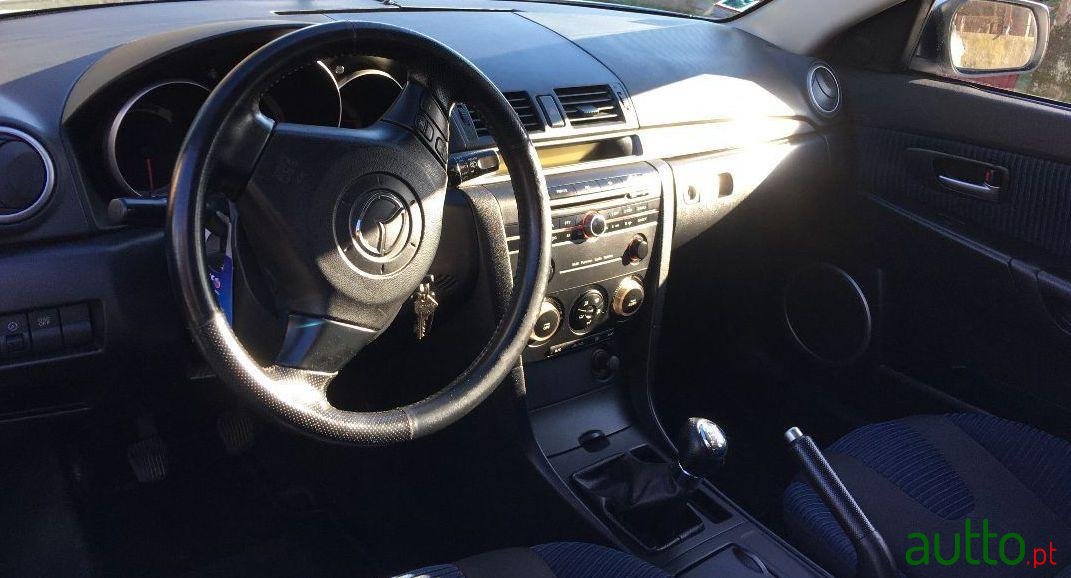 2004' Mazda 3 Sport photo #2
