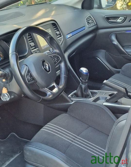 2017' Renault Megane Sport Tourer photo #6