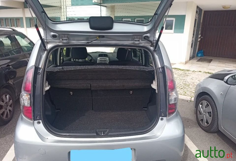 2010' Daihatsu Sirion photo #3