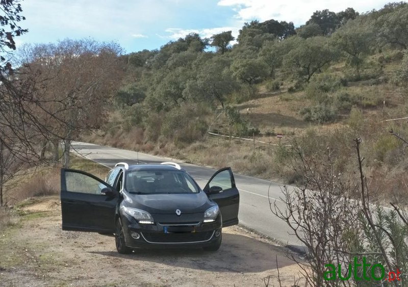 2012' Renault Megane Sport Tourer photo #5