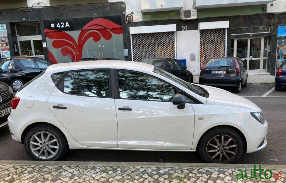 2013' SEAT Ibiza photo #2