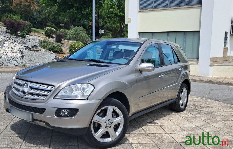 2006' Mercedes-Benz ML 320 Cdi photo #1