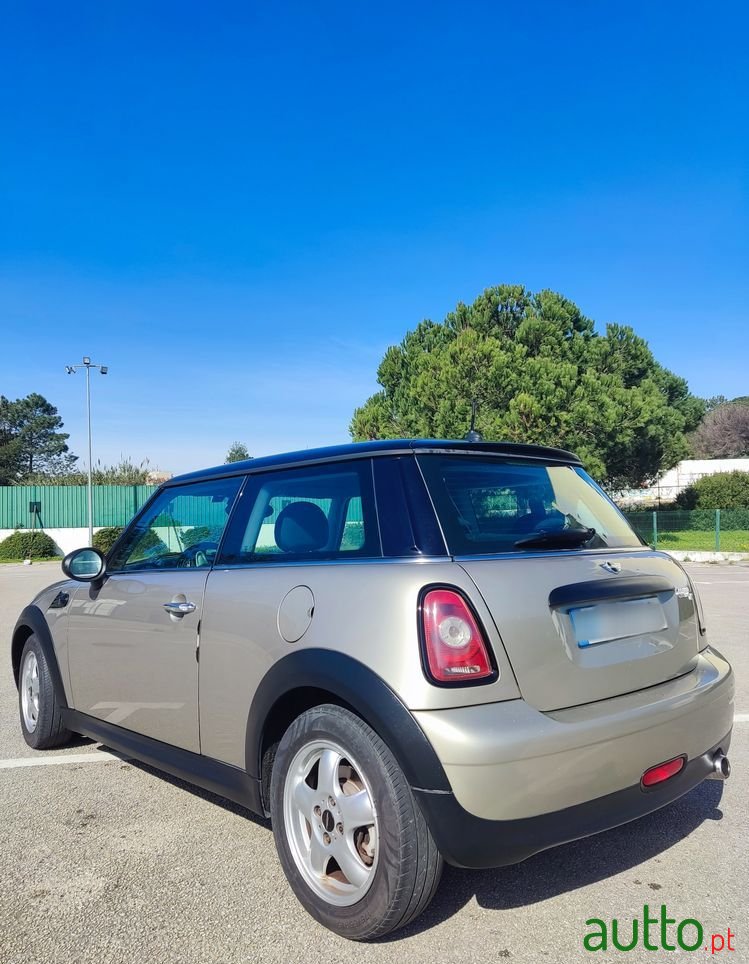 2009' MINI Cooper D photo #2