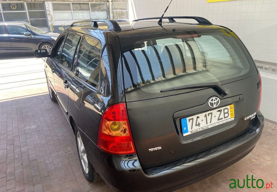 2004' Toyota Corolla photo #2