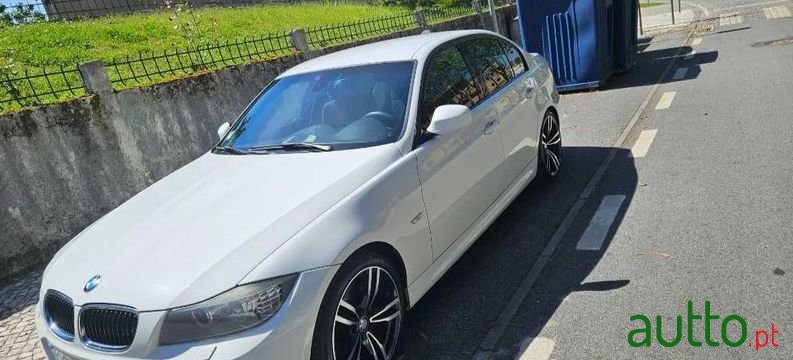 2011' BMW 320 D Pack M photo #1