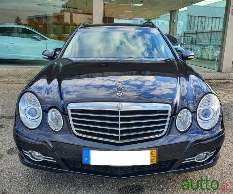 2008' Mercedes-Benz E-200 photo #5