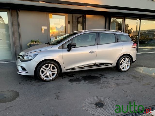 2020' Renault Clio Sport Tourer photo #5