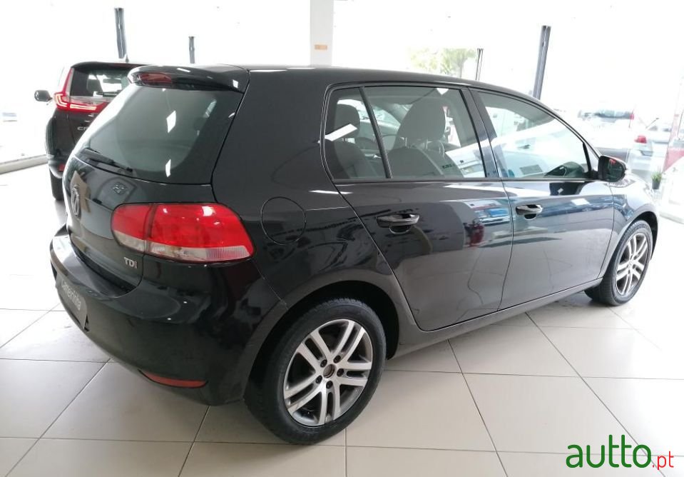 2010' Volkswagen Golf photo #3
