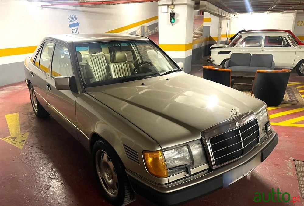 1992' Mercedes-Benz W124 250 D Turbo photo #5