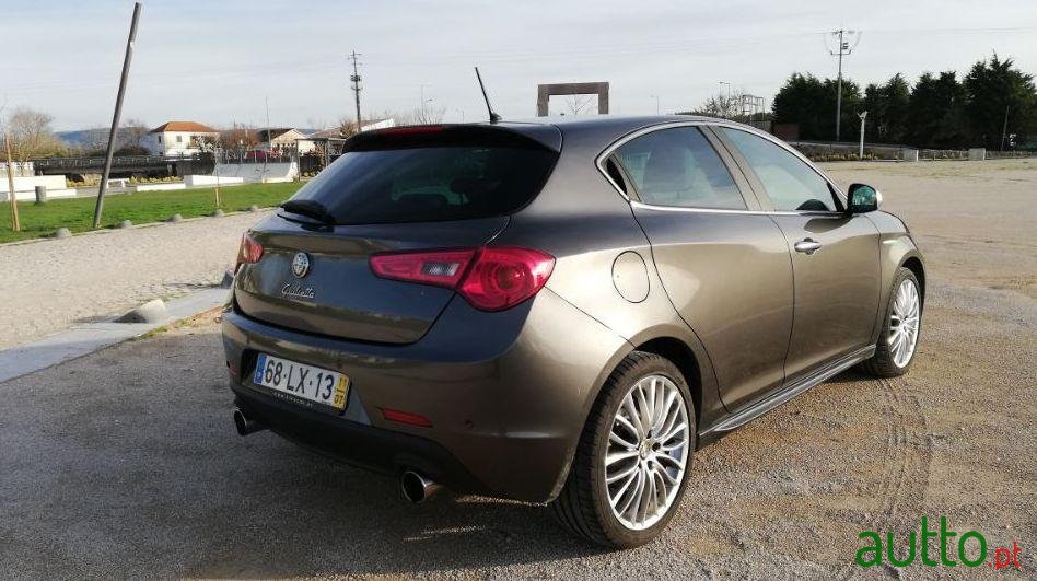 2011' Alfa Romeo Giulietta Progression photo #2